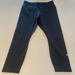 Women’s Nike Dri-Fit 3/4 running leggings!